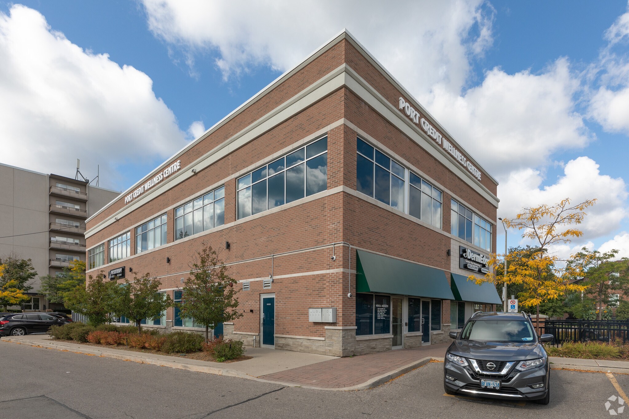 333 Lakeshore Rd W, Mississauga, ON for sale Primary Photo- Image 1 of 1