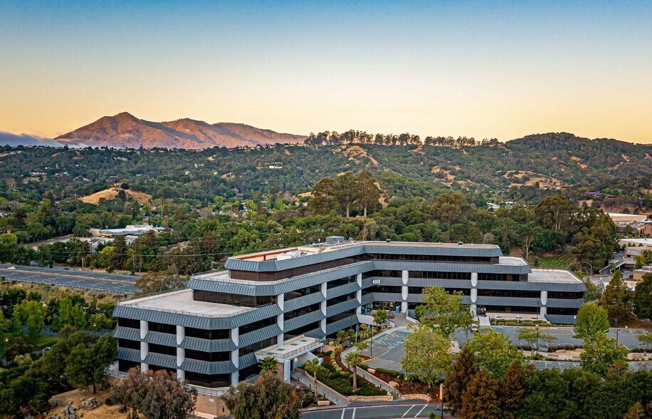 4000 Civic Center Dr, San Rafael, CA à louer - Photo du bâtiment - Image 1 de 9