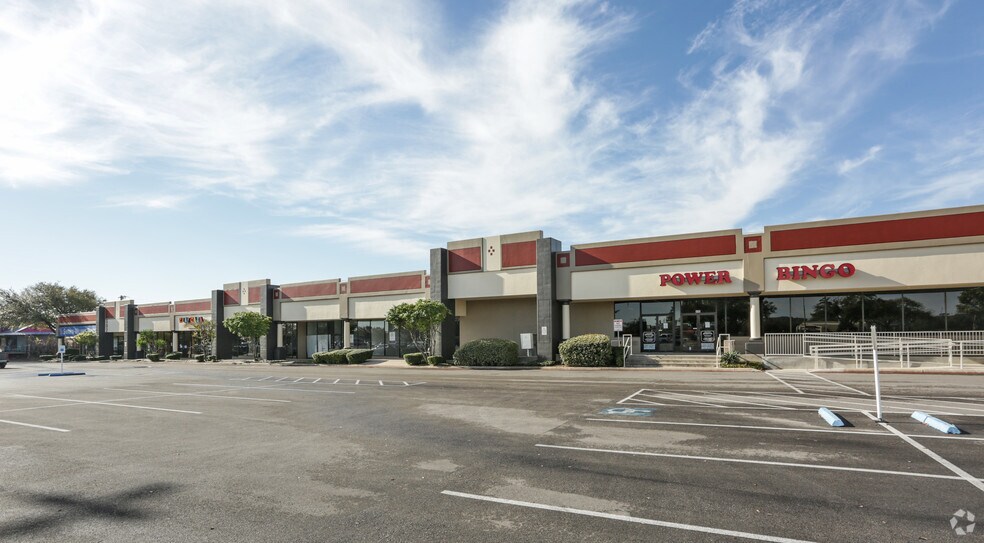 226 W Bitters Rd, San Antonio, TX à louer - Photo du bâtiment - Image 2 de 5