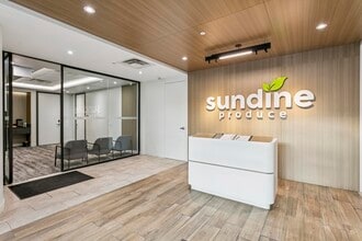 6075 Kestrel Rd, Mississauga, ON à louer Photo intérieure- Image 2 de 9