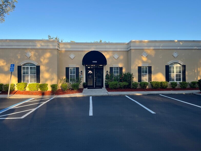 14522 University Point Pl, Tampa, FL à vendre - Photo du bâtiment - Image 2 de 11