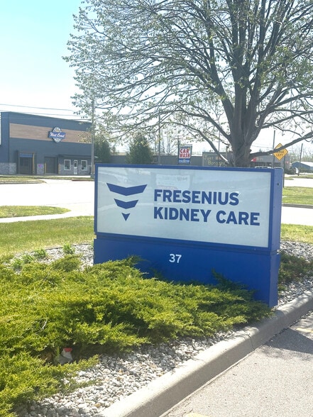 37 S Pere Marquette Hwy, Ludington, MI for lease - Building Photo - Image 2 of 10