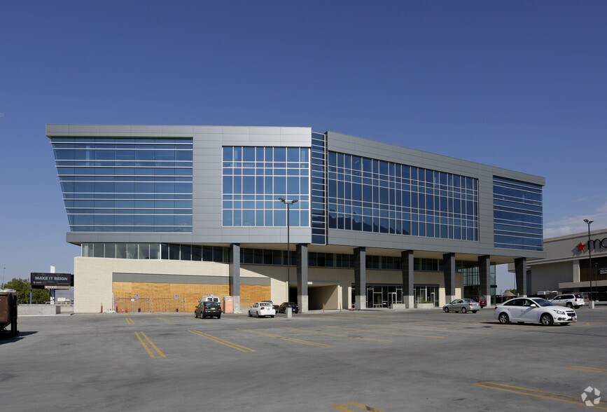 545 E University Pky, Orem, UT à louer - Photo du bâtiment - Image 2 de 39