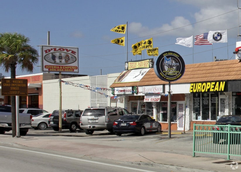 6741-6757 SW 8th St, Miami, FL for lease - Building Photo - Image 3 of 3