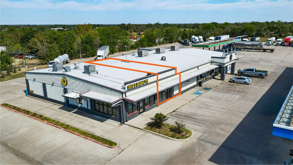 5943 E State Highway 21, Bryan, TX à louer - Photo du bâtiment - Image 3 de 4