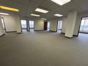 701 Lee St, Des Plaines, IL for lease Building Photo- Image 2 of 7