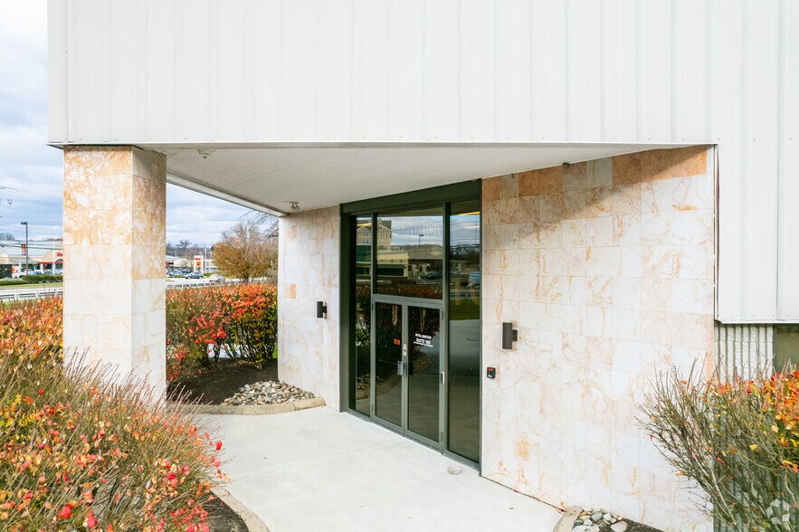 2564 Boulevard of the Generals, Norristown, PA à louer - Photo du bâtiment - Image 2 de 7