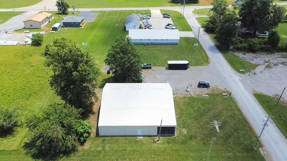 9422 E Bellview Rd, Mount Vernon, IL à vendre - Photo du bâtiment - Image 2 de 13