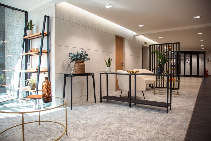 Crumpsall Vale, Manchester for lease - Interior Photo - Image 2 of 7