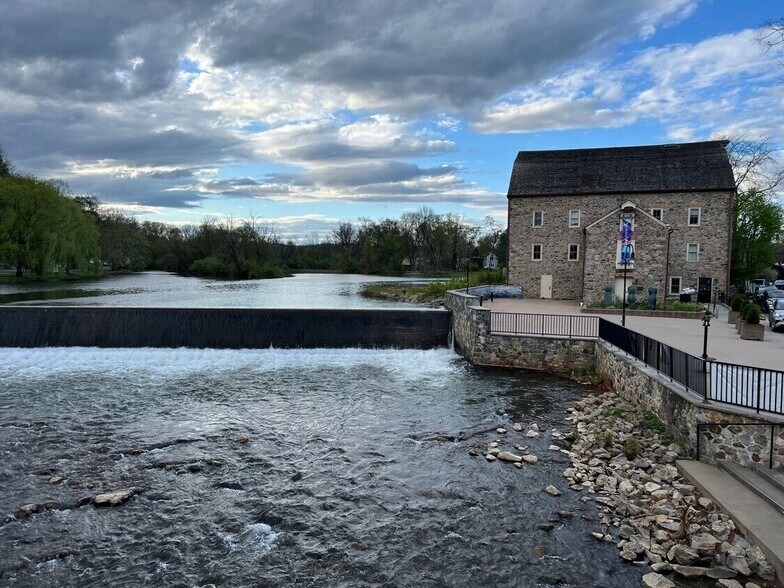 37 Main St, Clinton Township, NJ à louer - Photo du bâtiment - Image 2 de 21