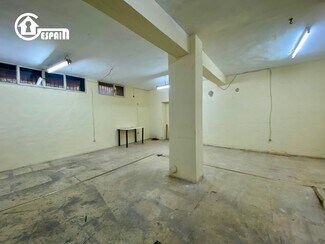 Plus de détails pour Multi-résidentiel à vendre