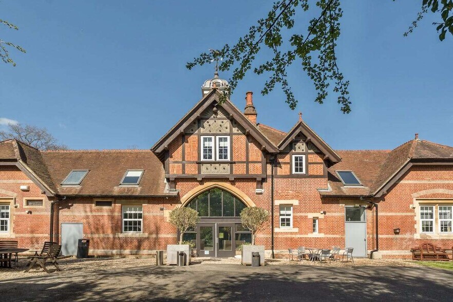 Station Rd, Tring à vendre - Photo du bâtiment - Image 3 de 53