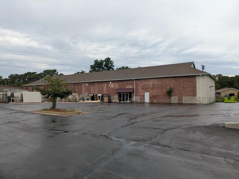 1445 W Chestnut Expy, Springfield, MO for lease - Primary Photo - Image 1 of 7