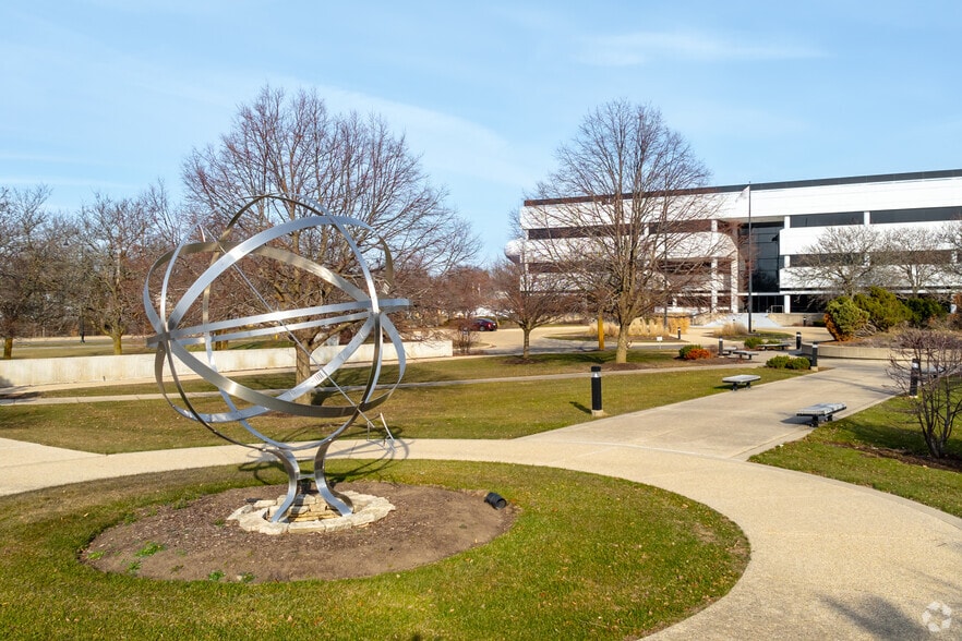 4949 Harrison Ave, Rockford, IL for lease - Building Photo - Image 3 of 32