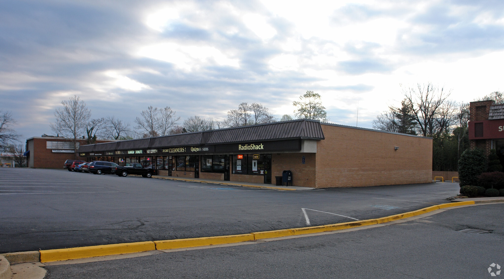 304-322 Maple Ave W, Vienna, VA for lease Primary Photo- Image 1 of 14