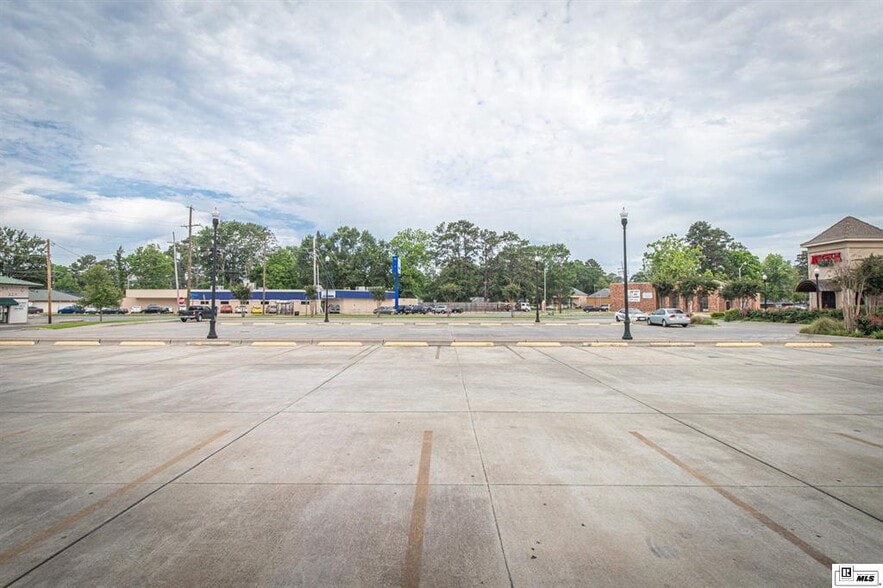 3600 Desiard St, Monroe, LA for lease - Building Photo - Image 2 of 3