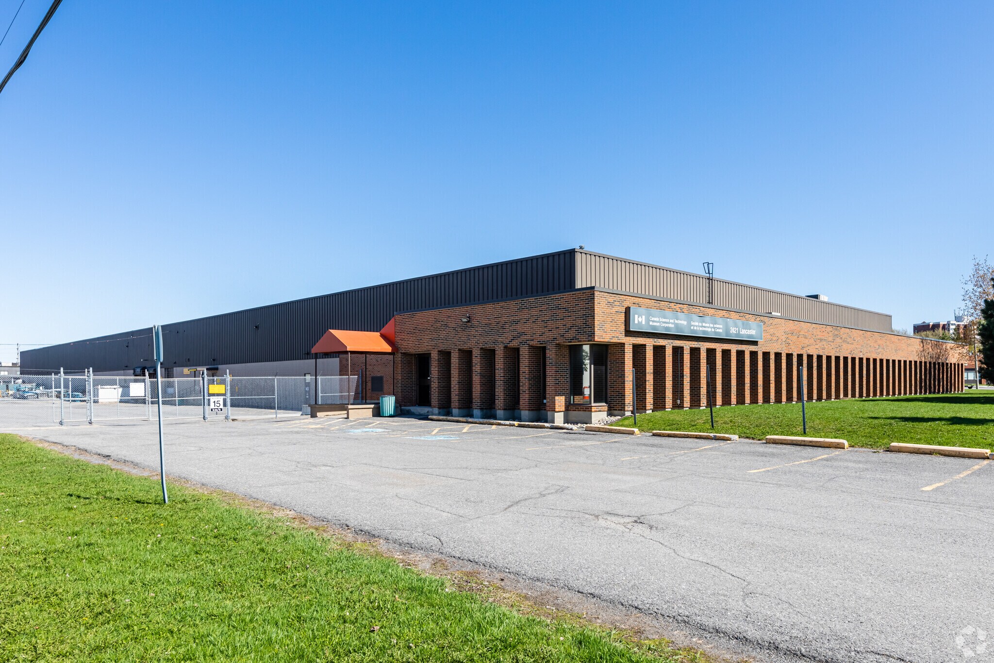 2421 Lancaster Rd, Ottawa, ON à vendre Photo principale- Image 1 de 1