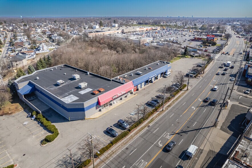 1802 Hempstead Tpke, Elmont, NY for lease - Building Photo - Image 2 of 2