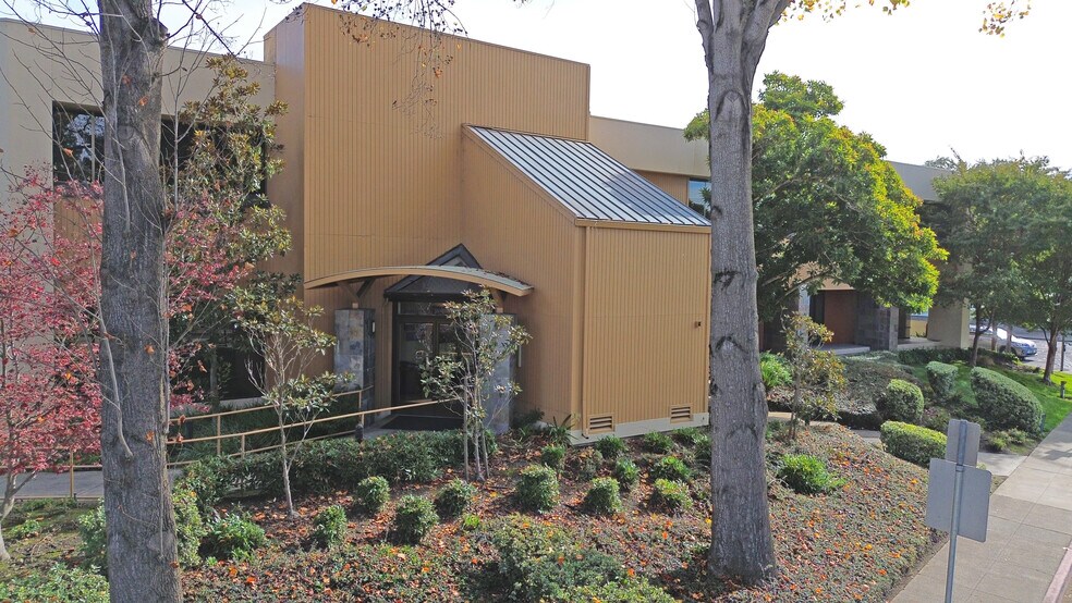 1101 College Ave, Santa Rosa, CA à louer - Photo du bâtiment - Image 2 de 3