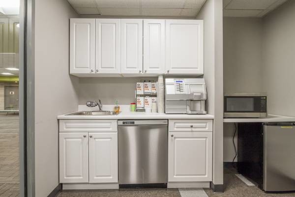 75 Virginia Rd, North White Plains, NY à louer - Photo intérieure - Image 3 de 17