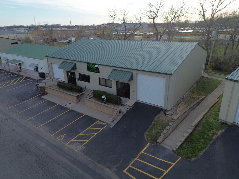 Owasso Business Park portefeuille de 6 propriétés à vendre sur LoopNet.ca - Photo du bâtiment - Image 2 de 12
