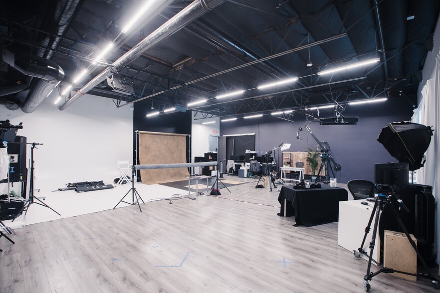 1173 Warner Ave, Tustin, CA for sale - Interior Photo - Image 3 of 17