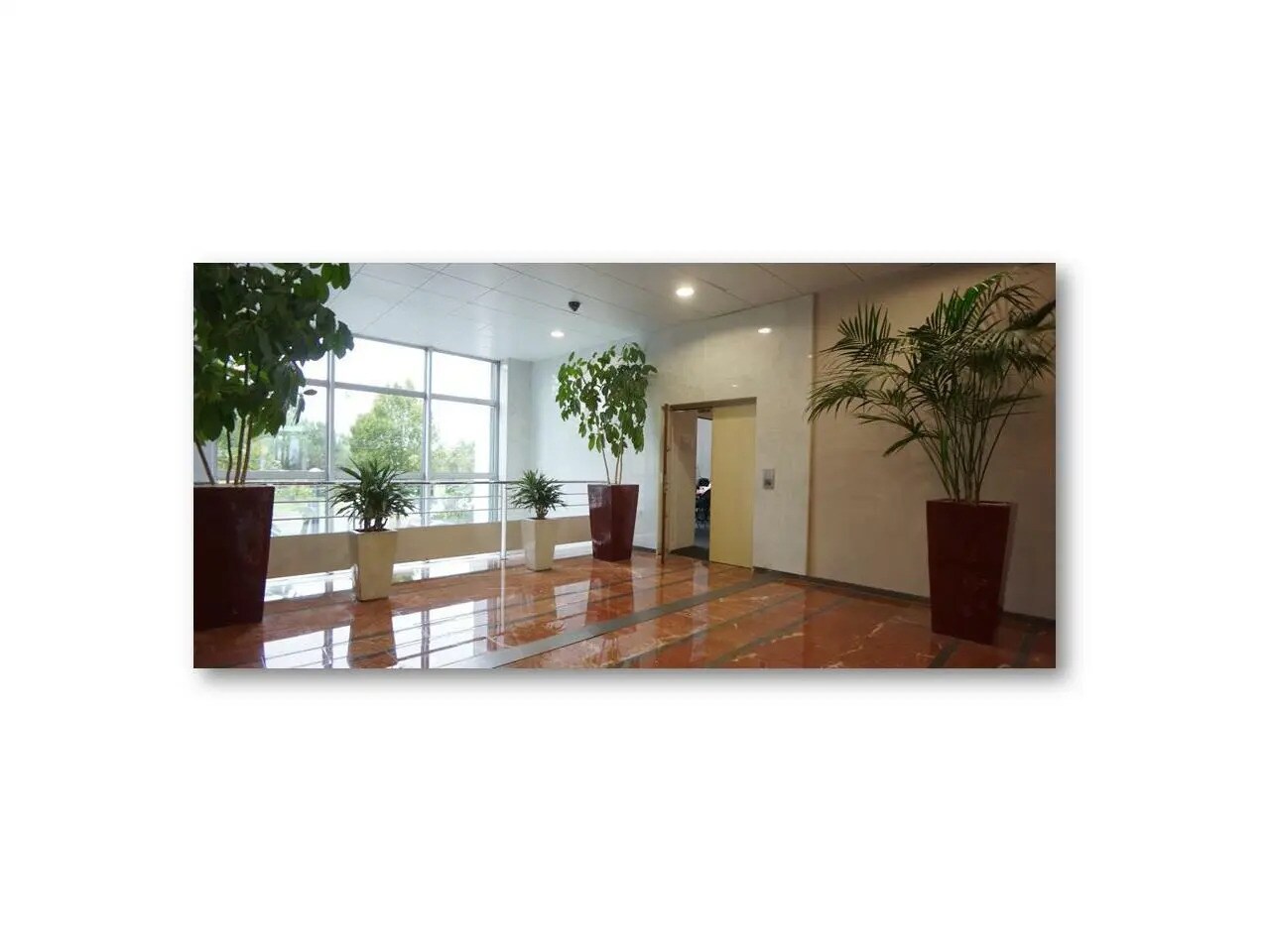 Office in Noisy-le-Grand for lease Building Photo- Image 1 of 6