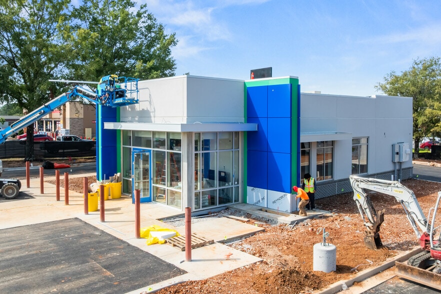 9030 J S Memorial Pky, Huntsville, AL à vendre - Photo du bâtiment - Image 3 de 5