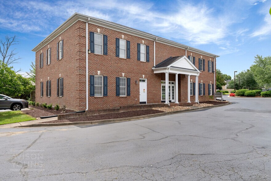 634 Fairview Rd, Simpsonville, SC à louer - Photo du bâtiment - Image 3 de 40