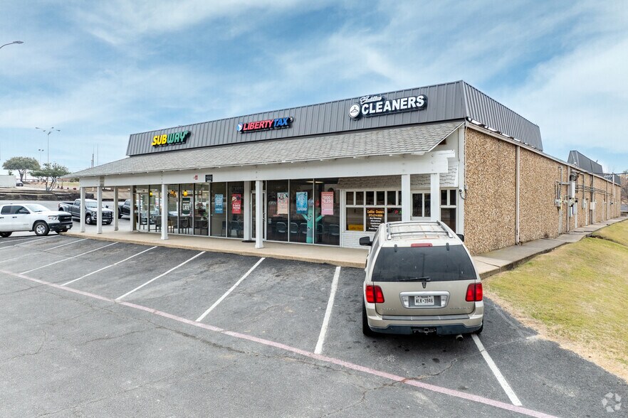 917 N Hampton Rd, DeSoto, TX for sale - Building Photo - Image 3 of 6