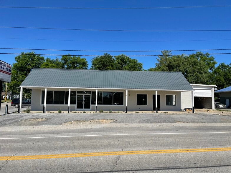 901 Riverside Dr, Columbia, TN for lease - Building Photo - Image 2 of 18