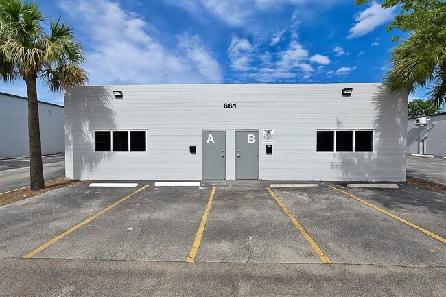 More details for 611 NE 42nd St, Deerfield Beach, FL - Industrial for Lease
