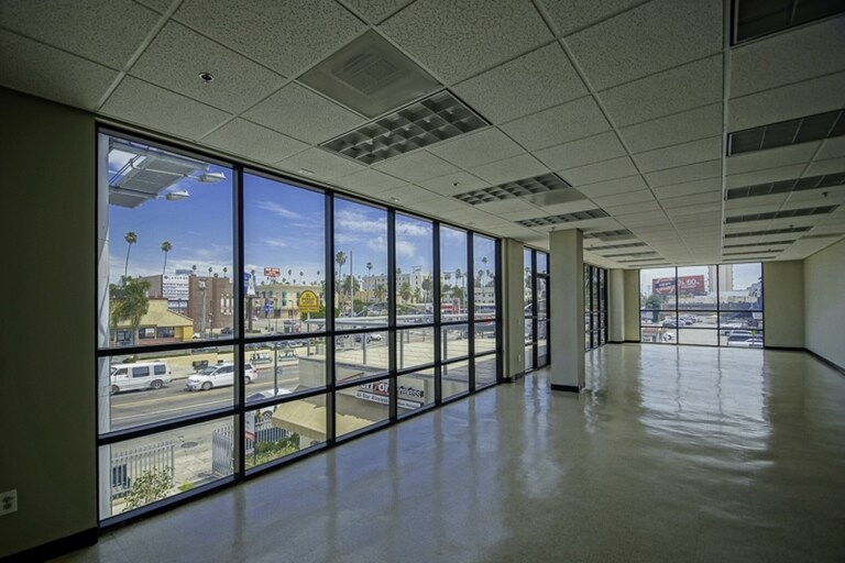 2707 W Olympic Blvd, Los Angeles, CA à louer - Photo du bâtiment - Image 2 de 25