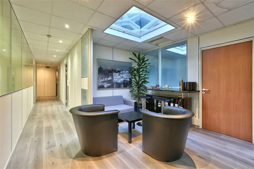 Bureau dans Saint-Cloud à vendre - Photo du bâtiment - Image 3 de 9