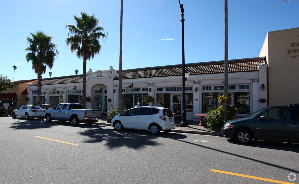 229-239 Miami Ave W, Venice, FL for lease - Building Photo - Image 3 of 8