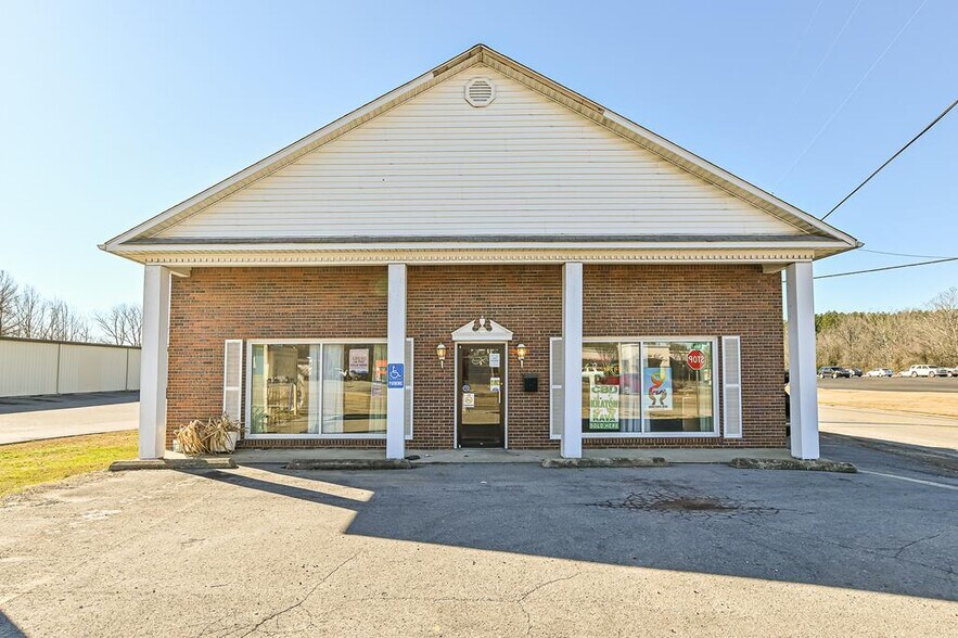 1102 Mineral Wells Ave, Paris, TN à vendre - Photo du bâtiment - Image 2 de 27