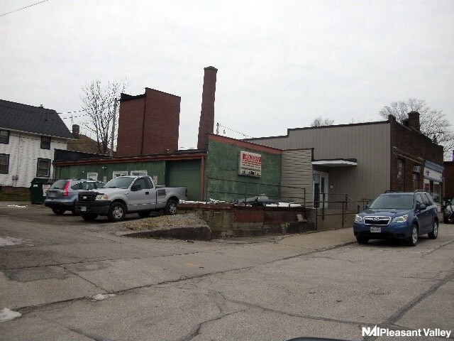 110-112 Watrusa Ave, Wadsworth, OH à louer - Photo du bâtiment - Image 2 de 4