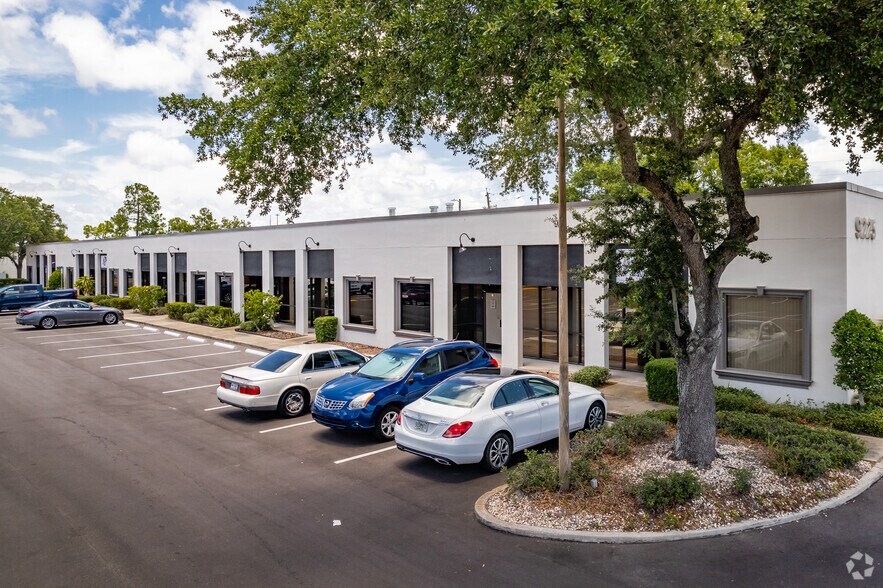 9225 Ulmerton Rd, Largo, FL for lease - Building Photo - Image 2 of 3