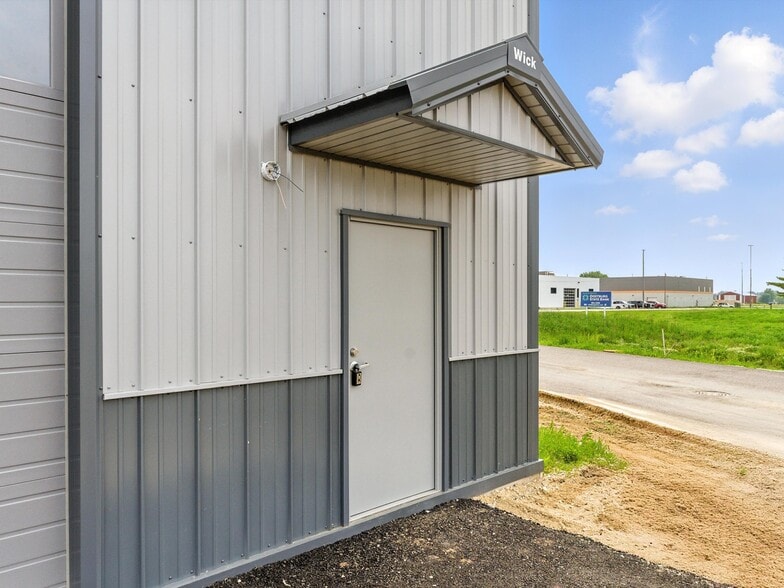 W4838 County Rd RR, Random Lake, WI à vendre - Photo du bâtiment - Image 2 de 23