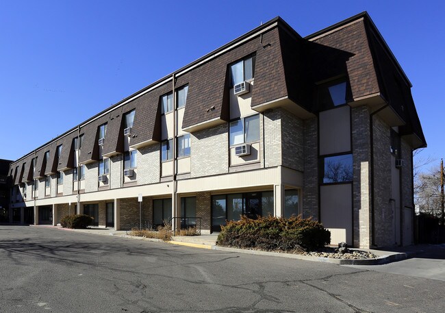 Plus de détails pour 651 Potomac St, Aurora, CO - Commerce de détail à louer