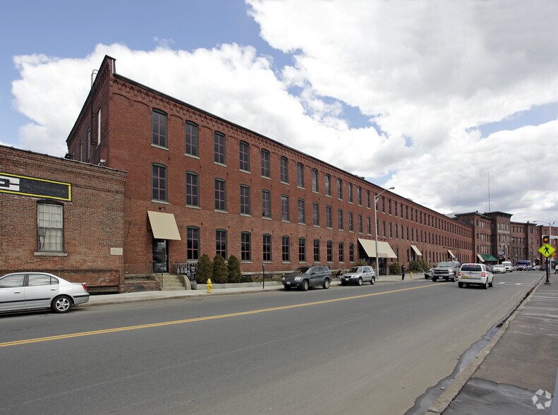 108 Grove St, Worcester, MA à louer - Photo principale - Image 2 de 4