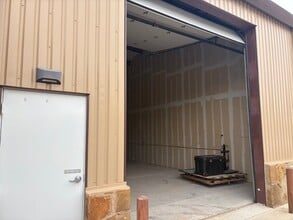 22111 W State Highway 71, Spicewood, TX à louer Photo du bâtiment- Image 2 de 7