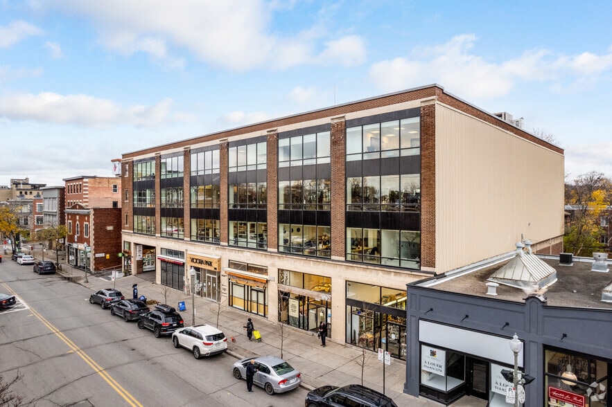 370-382 Av Victoria, Westmount, QC à louer - Photo principale - Image 1 de 5