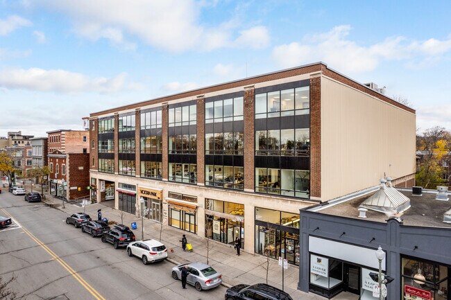 Plus de détails pour 370-382 Av Victoria, Westmount, QC - Bureau à louer