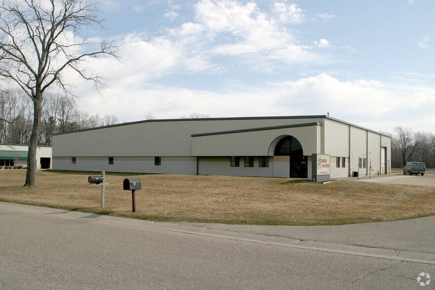 821 Production Pl, Holland, MI à vendre - Photo du bâtiment - Image 2 de 4