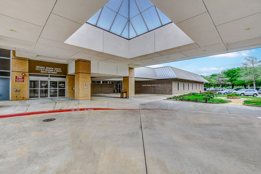 1111-1211 Highway 6, Sugar Land, TX for lease - Building Photo - Image 3 of 7