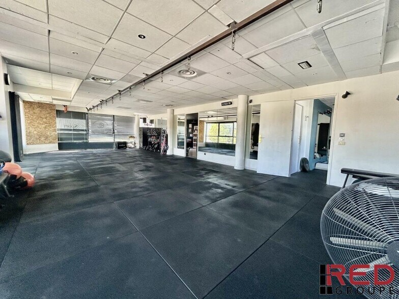 Office in Eguilles for lease - Building Photo - Image 1 of 9