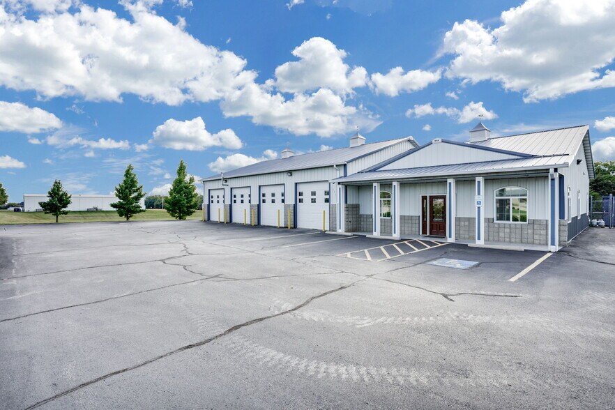 801 N River St, Derby, KS à vendre - Photo du bâtiment - Image 2 de 32