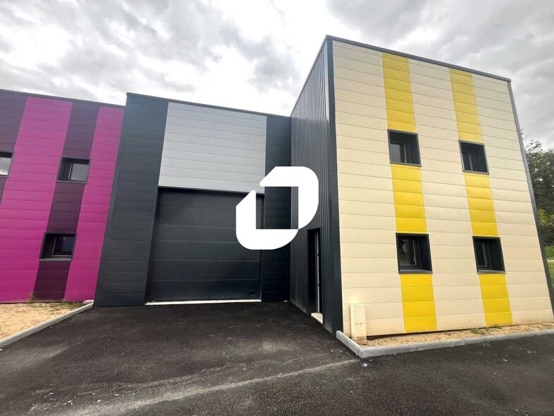 Flex in Brières-les-Scellés for lease - Building Photo - Image 1 of 9