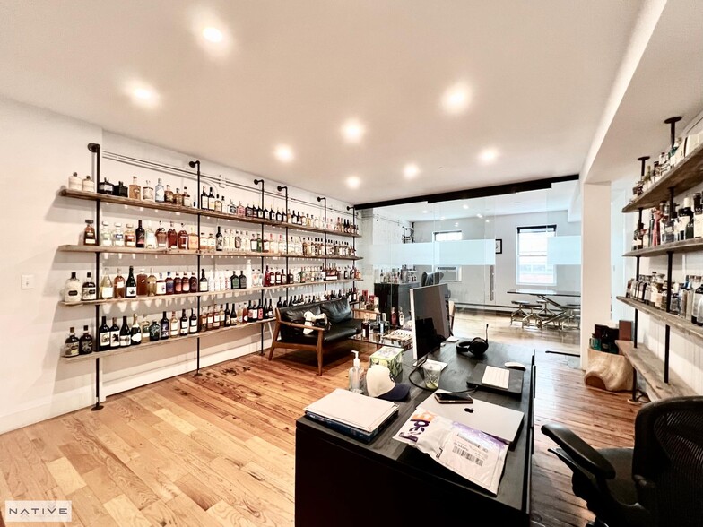 68 Greenpoint Ave, Brooklyn, NY for lease - Building Photo - Image 3 of 14